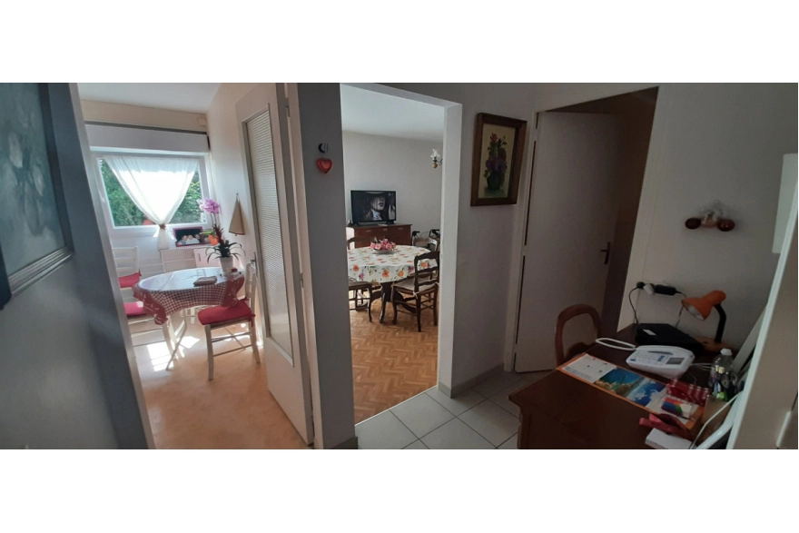 Vue entrée appartement 49m2