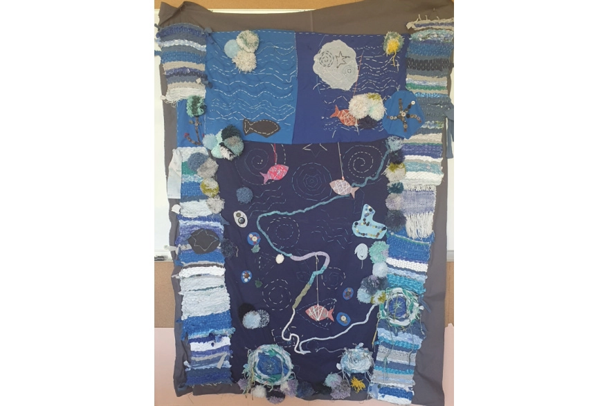 Découverte de la couture, de la broderie et du tissage en réalisant une oeuvre collective avec les maternelles