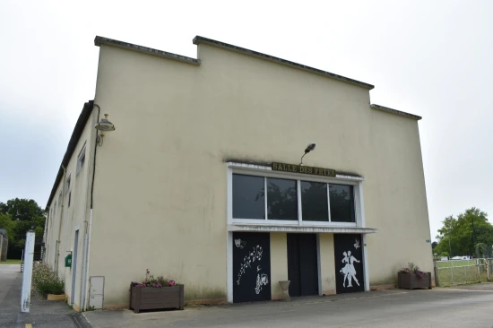Salle des f&ecirc;tes de Quelaines Saint-Gault